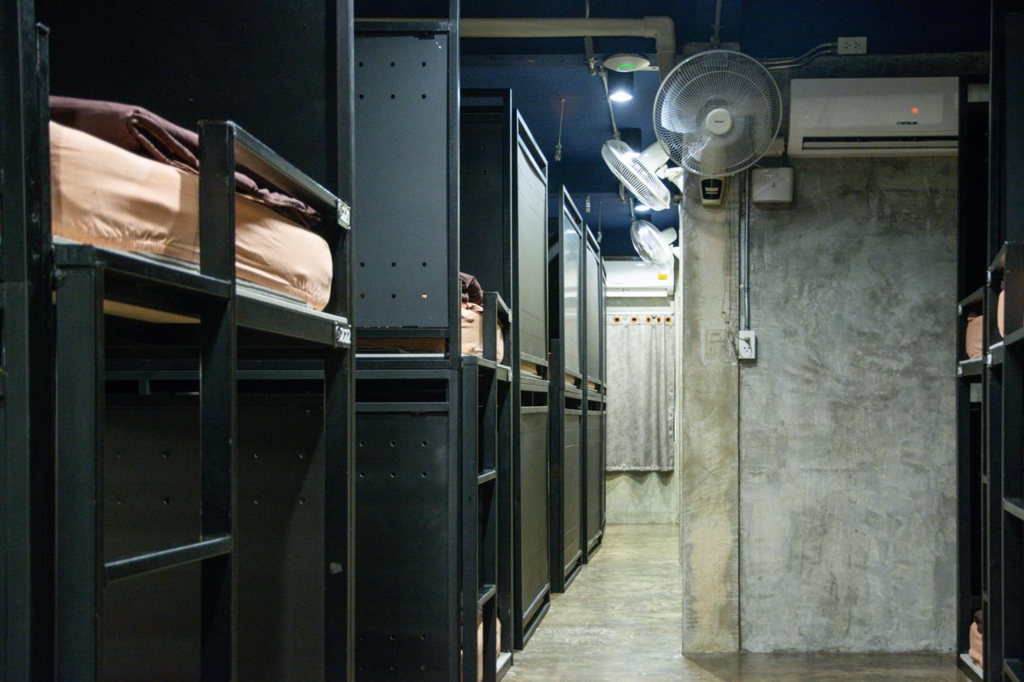 Area81 Hideout Hostel Bangkok Exterior foto