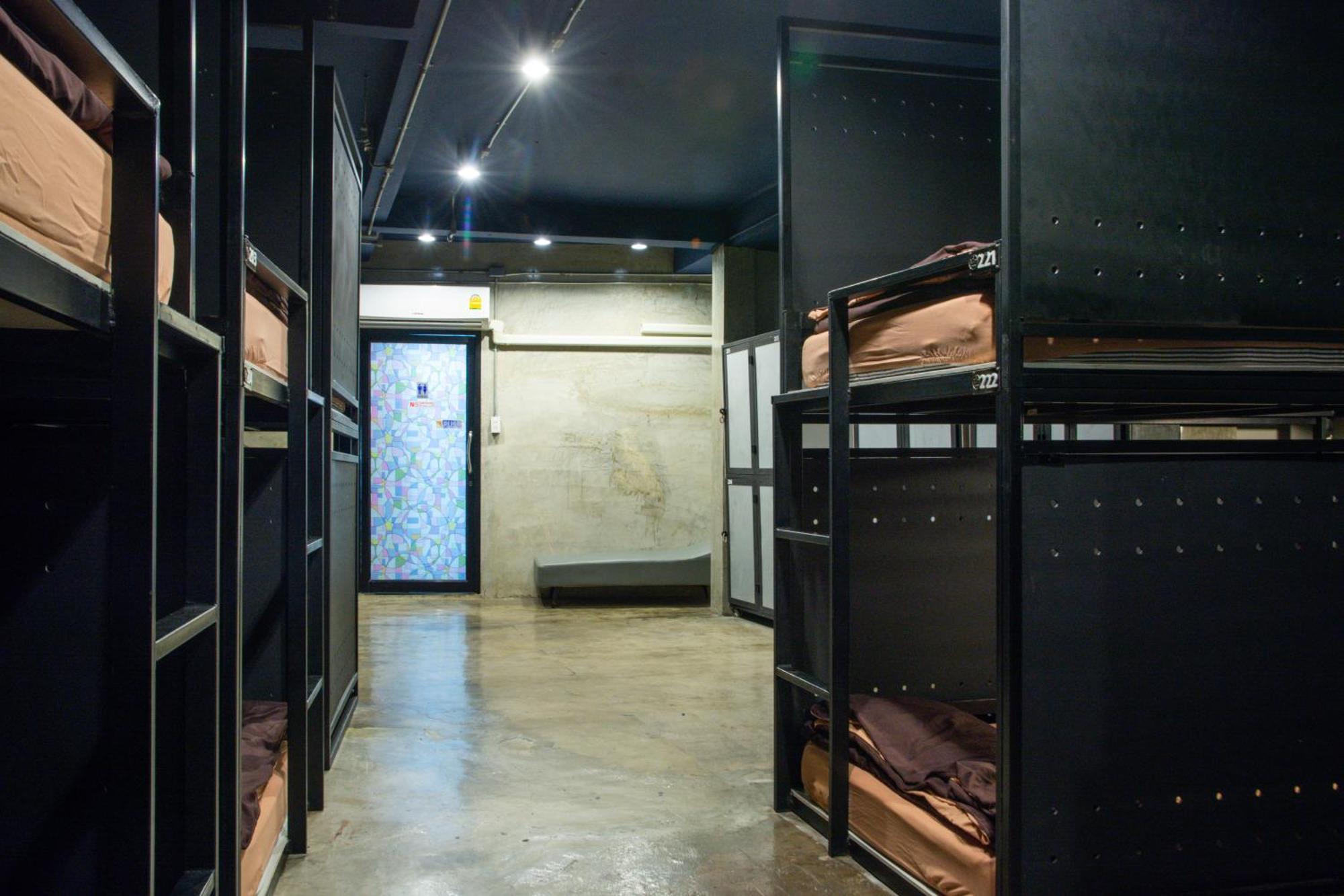 Area81 Hideout Hostel Bangkok Exterior foto